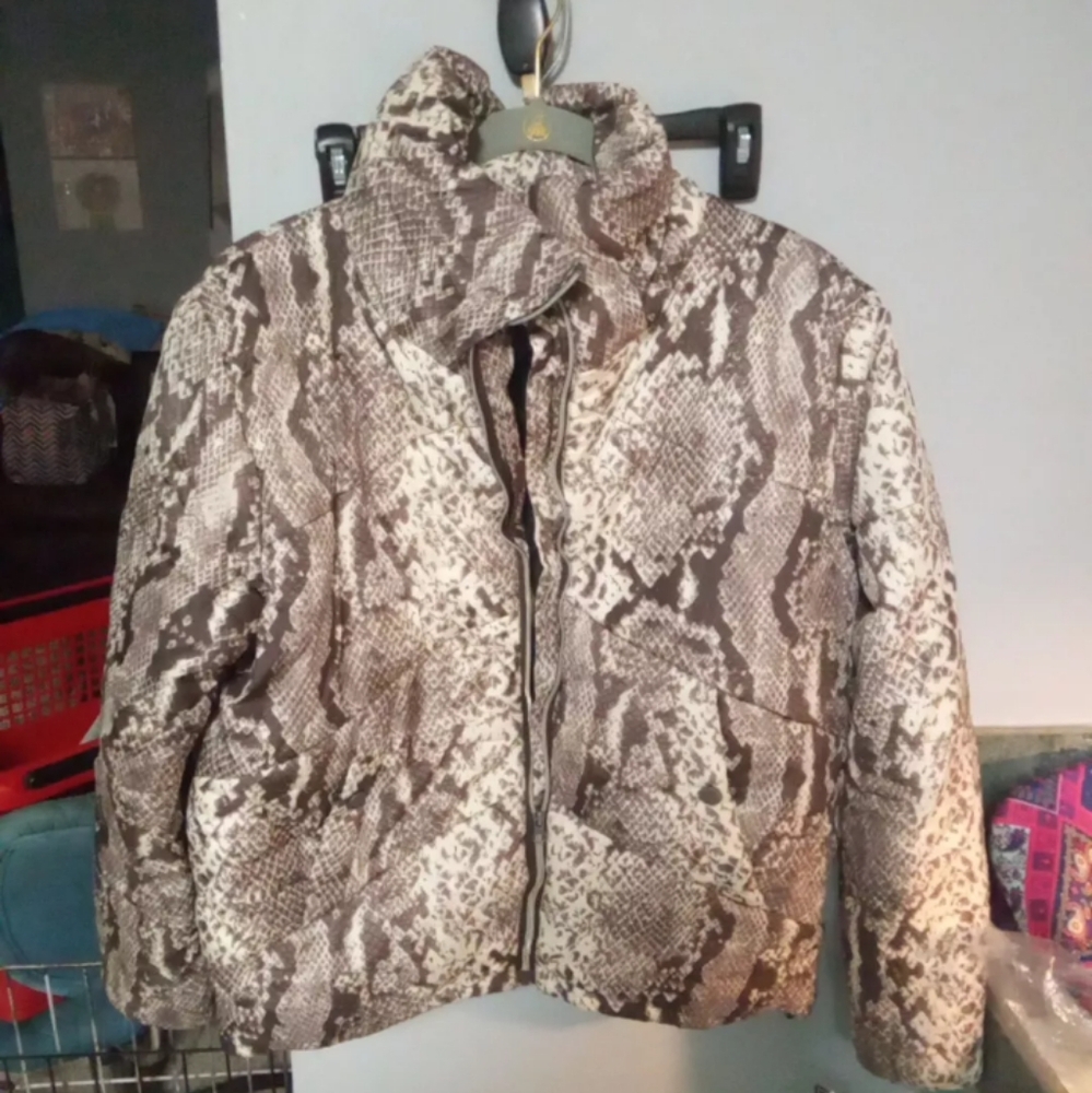 NWT Me Jane Women Snake Print Zip Up Long Sleeve Drawstring Hem Puffer Jacket Lg